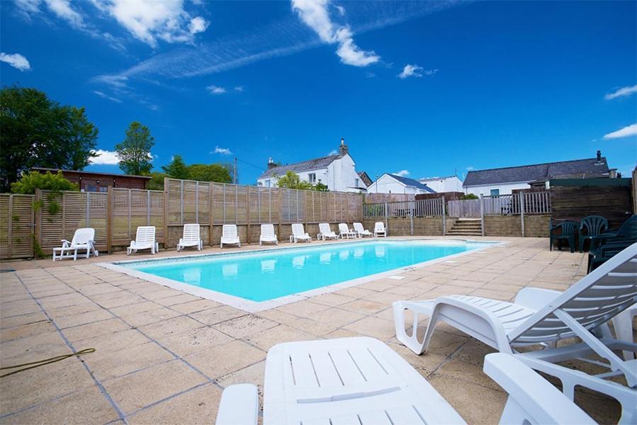 Our Kingfisher 34-4 Persons With Private Hot Tub-Pet Friendly-Tranquil Holiday Away From It All Yet Not Far From St Austell- The Holiday Home Has Two Bedrooms, Living And Dining Area, Equipped Kitchen-Decking-Outdoor Furniture-Fishing Lakes-Perfect Grampound Eksteriør bilde