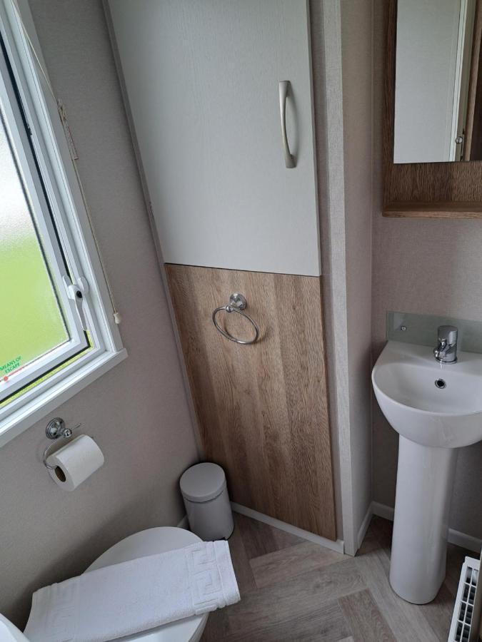 Our Kingfisher 34-4 Persons With Private Hot Tub-Pet Friendly-Tranquil Holiday Away From It All Yet Not Far From St Austell- The Holiday Home Has Two Bedrooms, Living And Dining Area, Equipped Kitchen-Decking-Outdoor Furniture-Fishing Lakes-Perfect Grampound Eksteriør bilde
