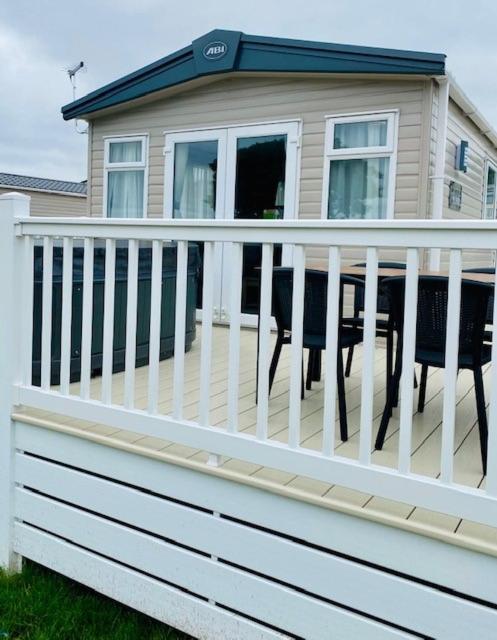 Our Kingfisher 34-4 Persons With Private Hot Tub-Pet Friendly-Tranquil Holiday Away From It All Yet Not Far From St Austell- The Holiday Home Has Two Bedrooms, Living And Dining Area, Equipped Kitchen-Decking-Outdoor Furniture-Fishing Lakes-Perfect Grampound Eksteriør bilde